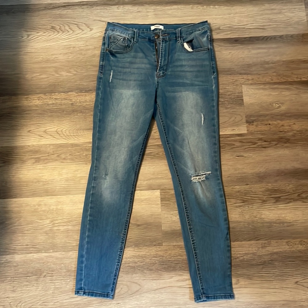Perfect condition skinny jeans! Stretchy and comfortable. Only worn like 3 times